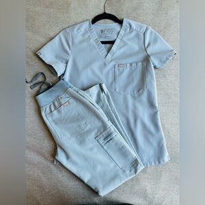FIGS Catarina Scrub Top / Yola Skinny Scrub Pants 2.0